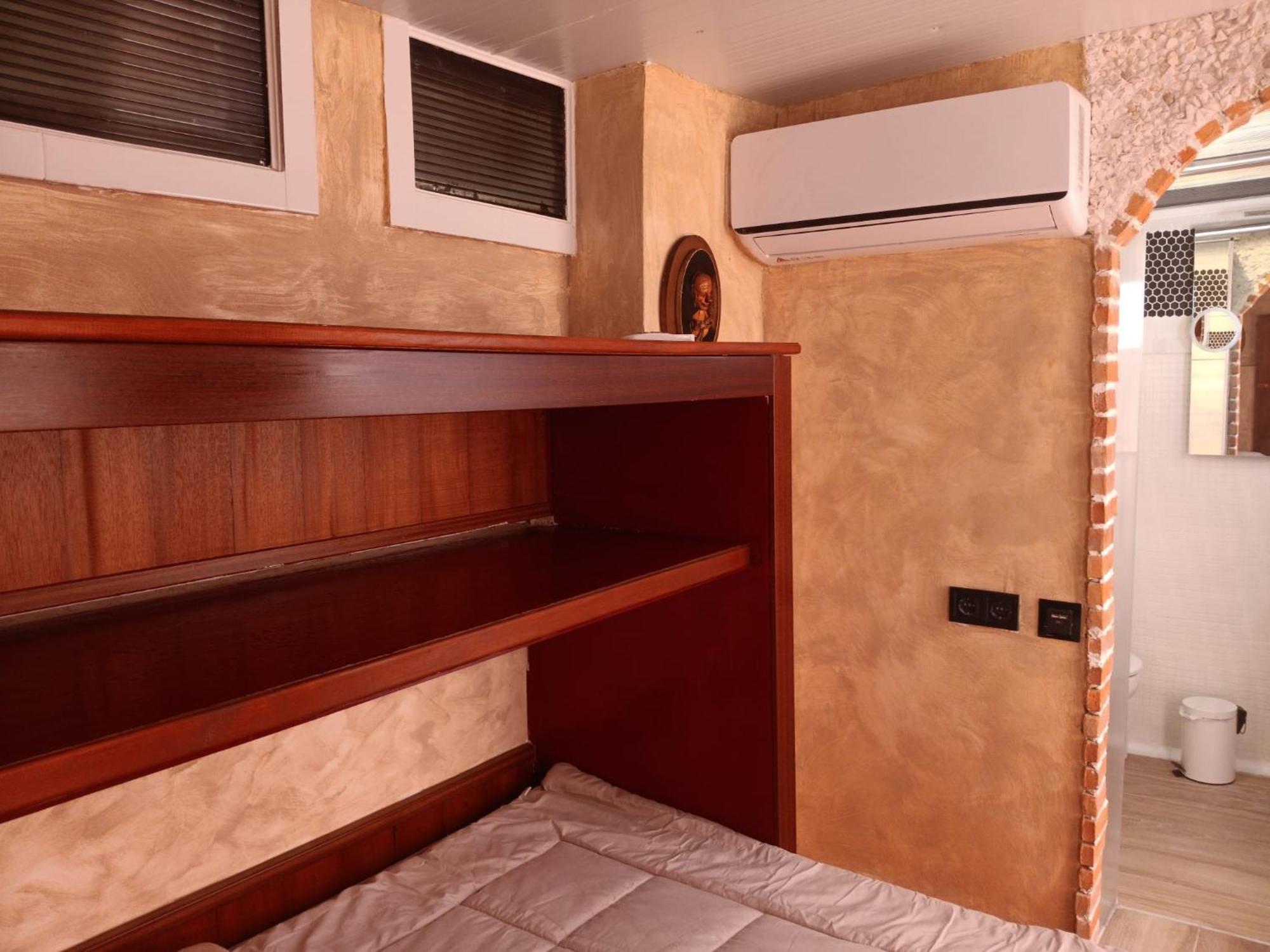 Tiny House Hotel Puebla de Vallbona Exterior photo